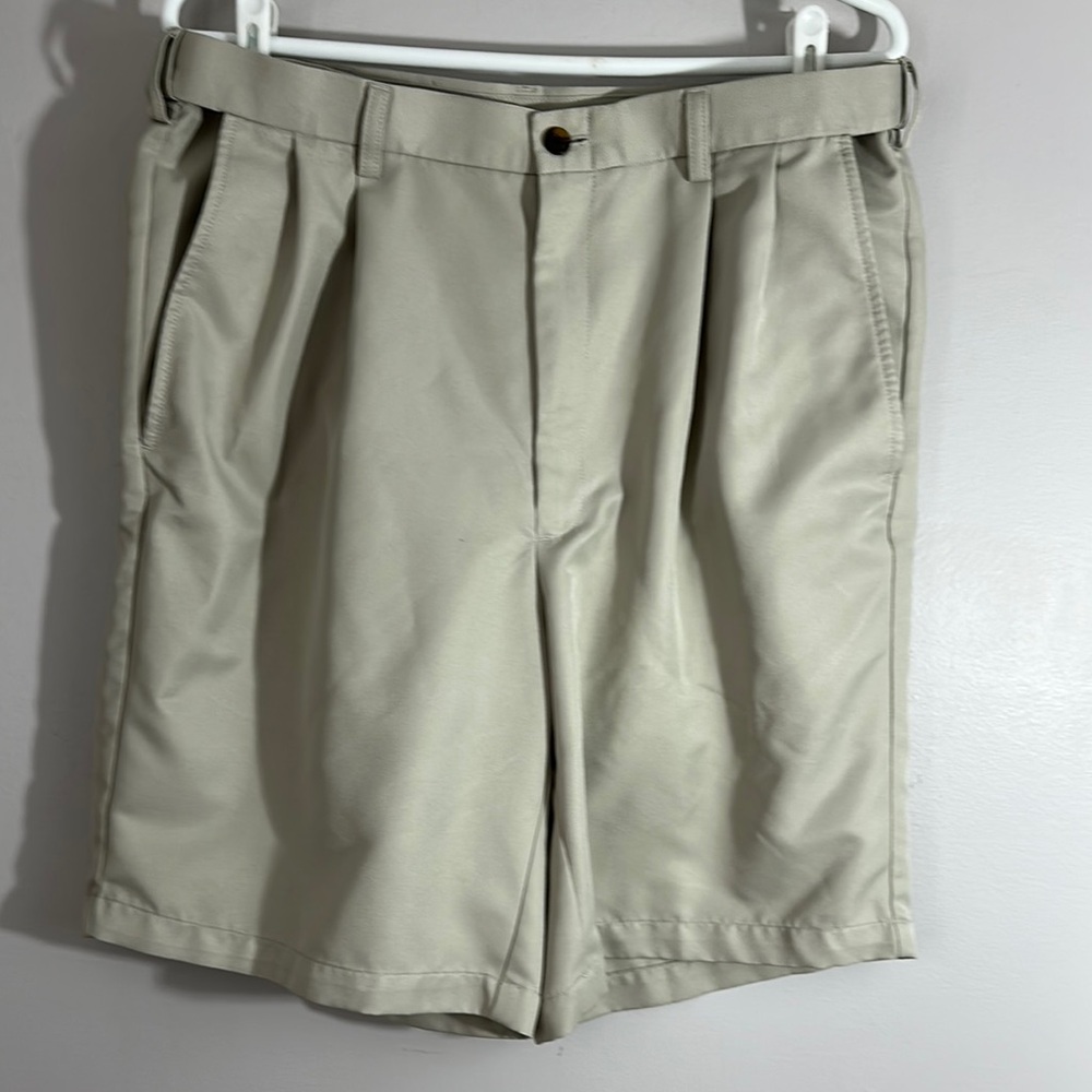 Haggar Regular Fit, Pleated Front, Expandable Waistband khaki shorts 34
